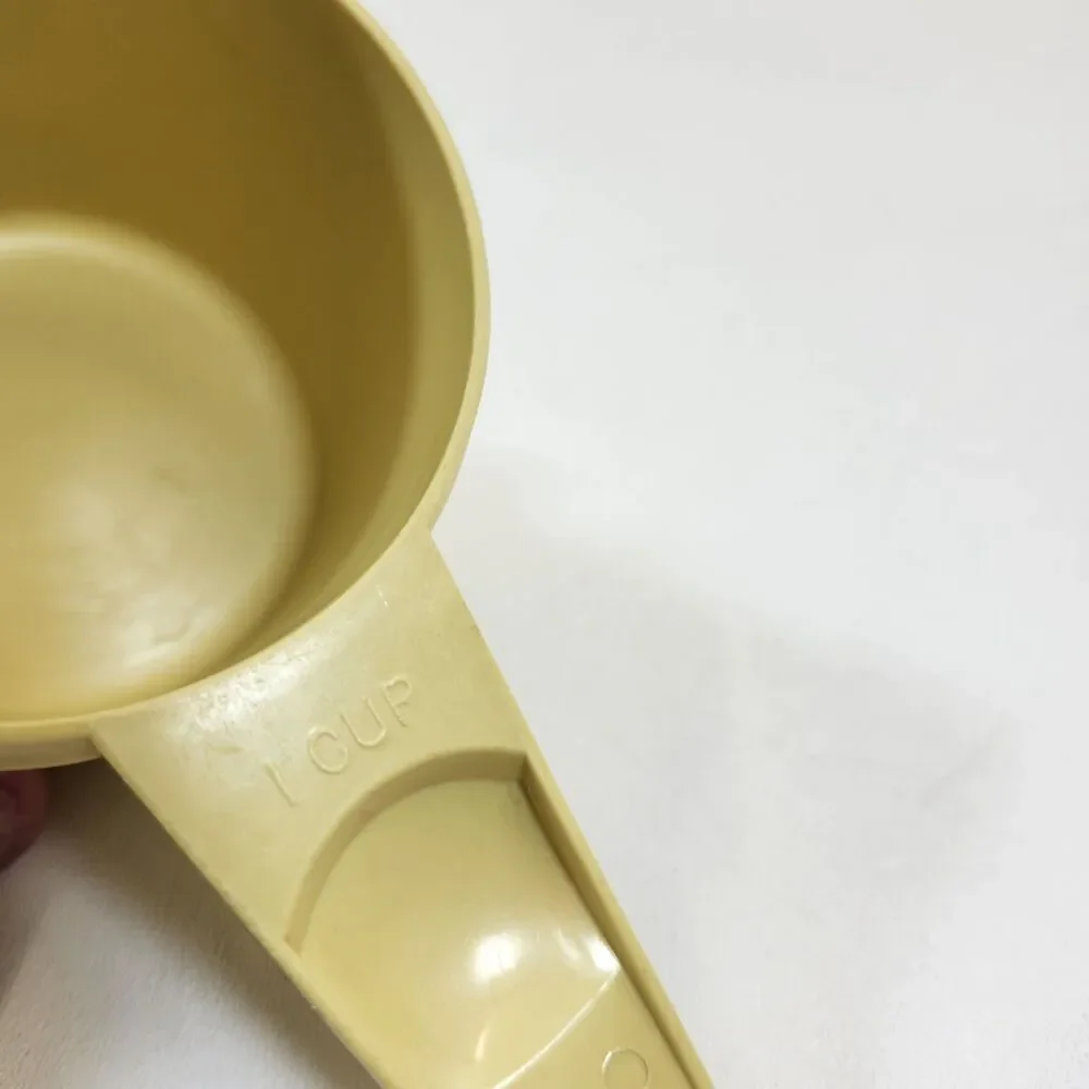 Tupperware Measuring Cups Set of 4 Yellow Vintage 761-1 762-1 763-1 764-1 Lot